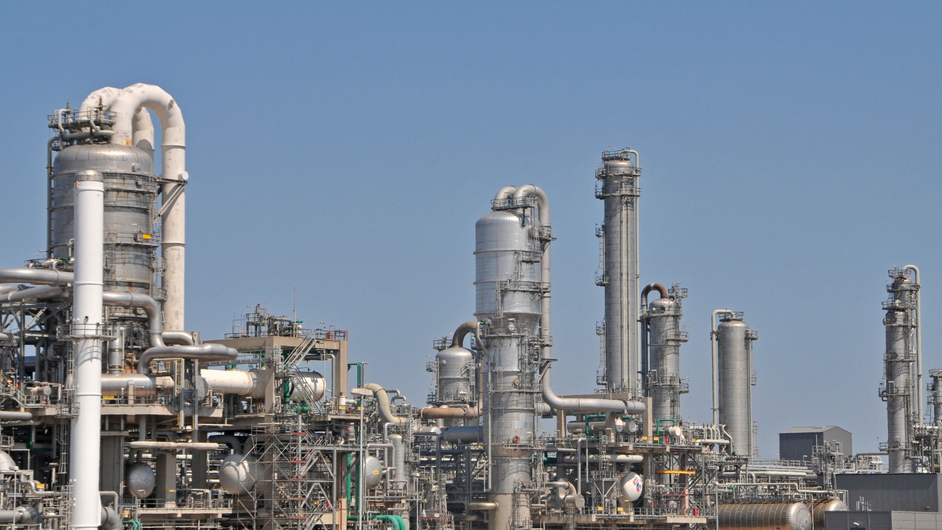 Chemiekonzern BASF streicht Stellen und schließt Anlagen